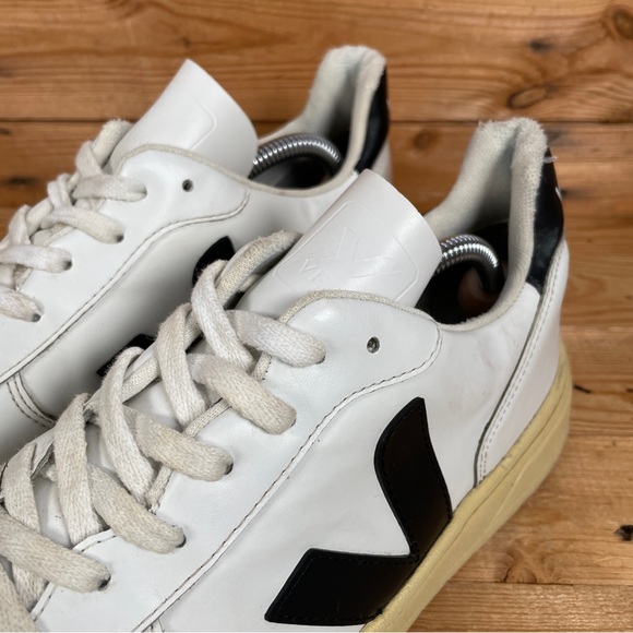 VEJA V 10 Trainers Size UK 9 Mens White Black Leather Lace Up Casual Low Shoes - Picture 12 of 13